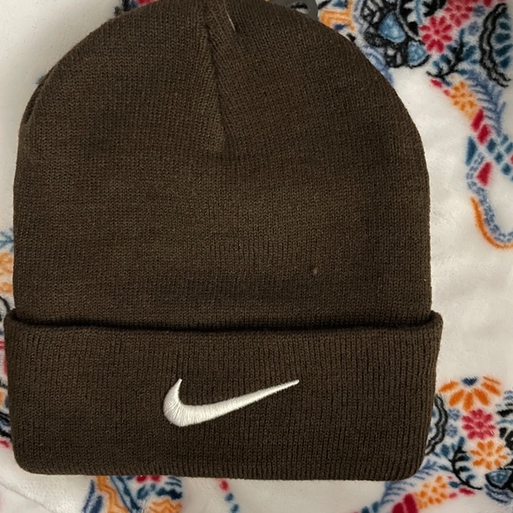 Winter hat - Picture 2 of 5